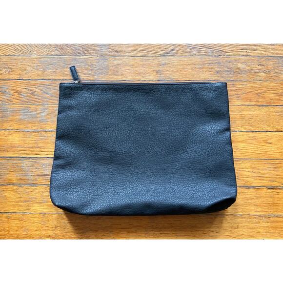 FREE PEOPLE Large Black Faux Leather Textured Pouch - Picture 1 of 9